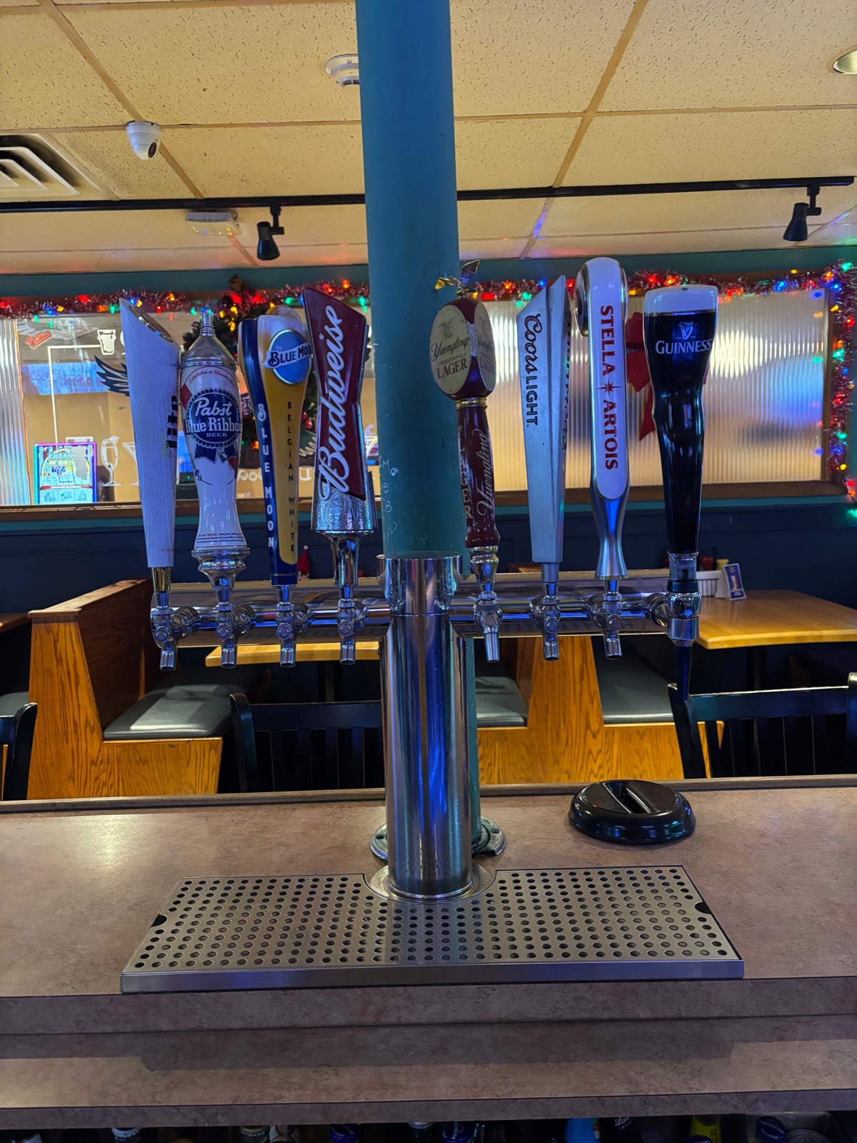 Draft tower — Pabst, Budweiser, Bud Light, Stella Artois, Guinness and more